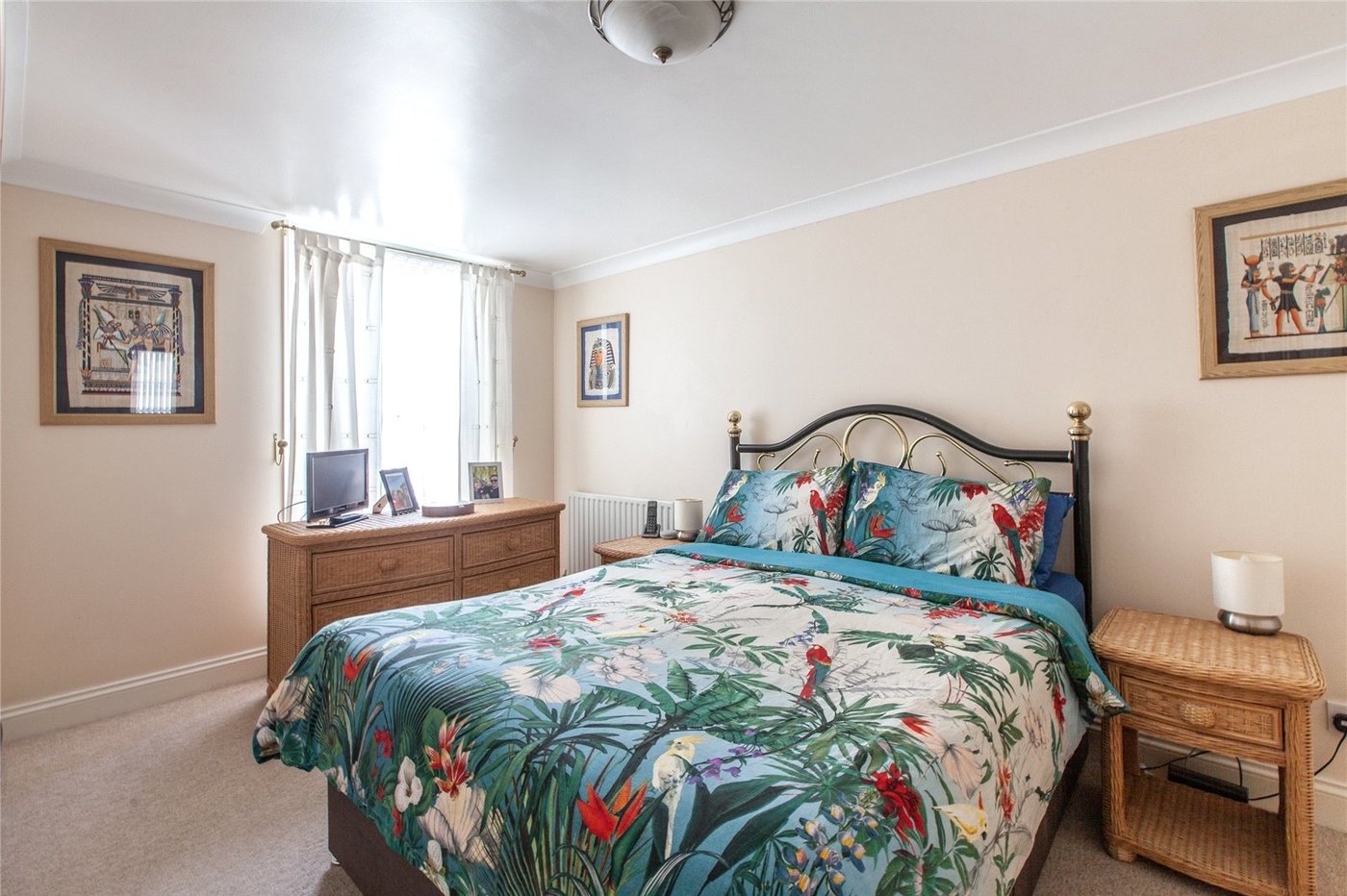 2 bedroom property for sale in Gravesend | Robinson Michael & Jackson