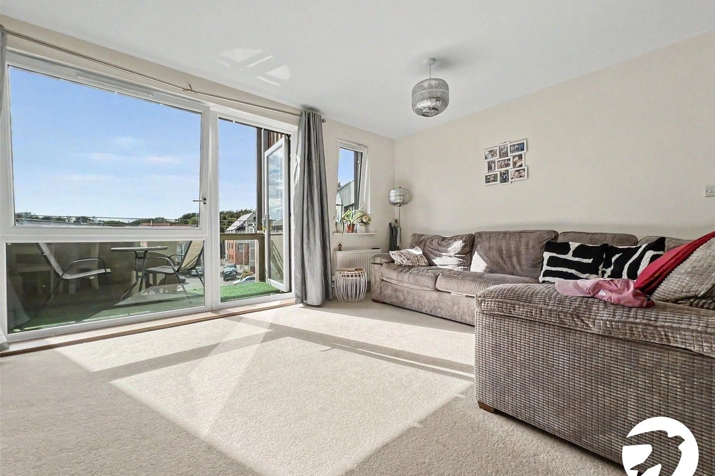 1 bedroom property for sale in Elliotts Way | Robinson Michael & Jackson