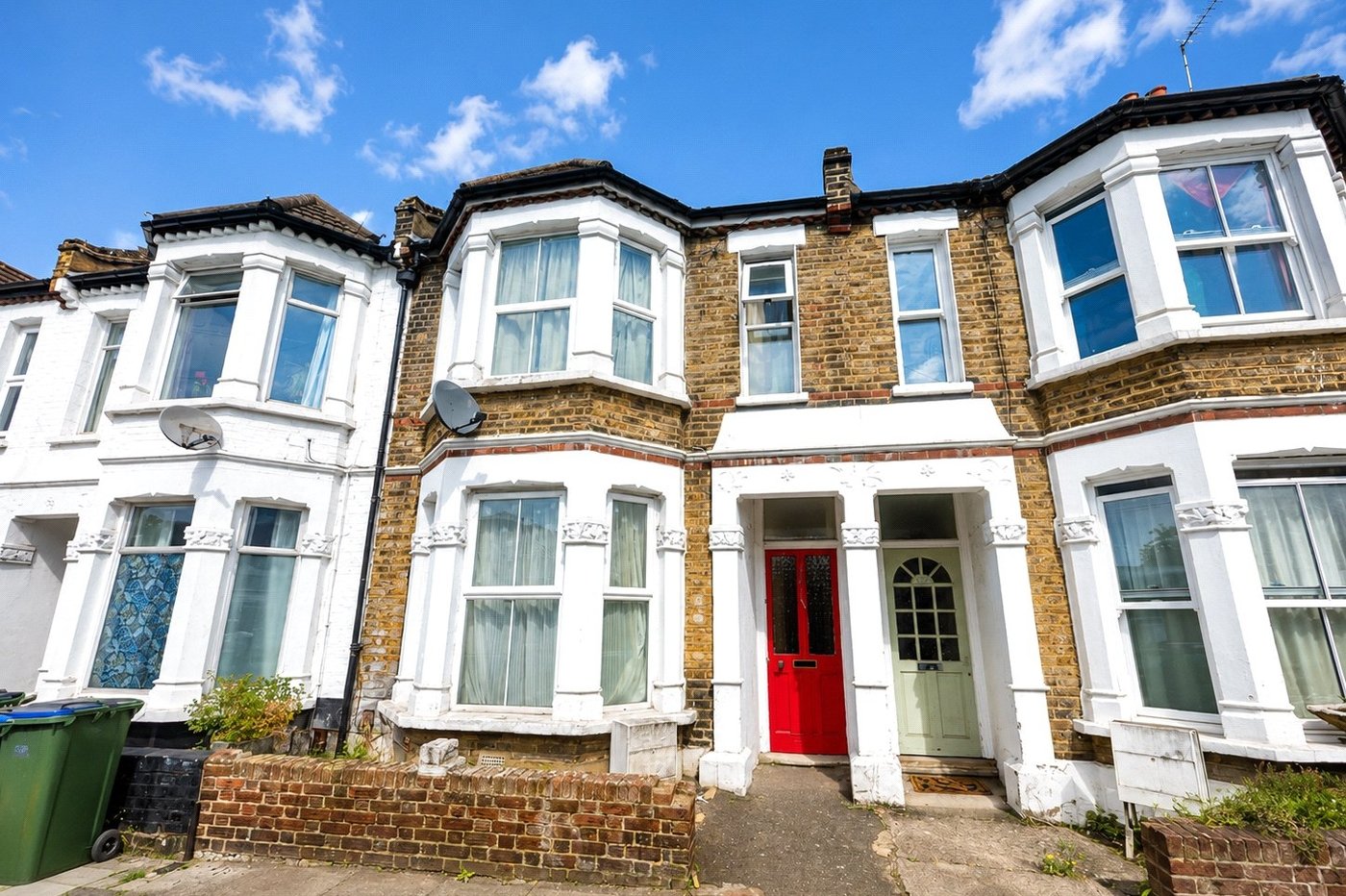 3 bedroom house for sale in London | Robinson Jackson