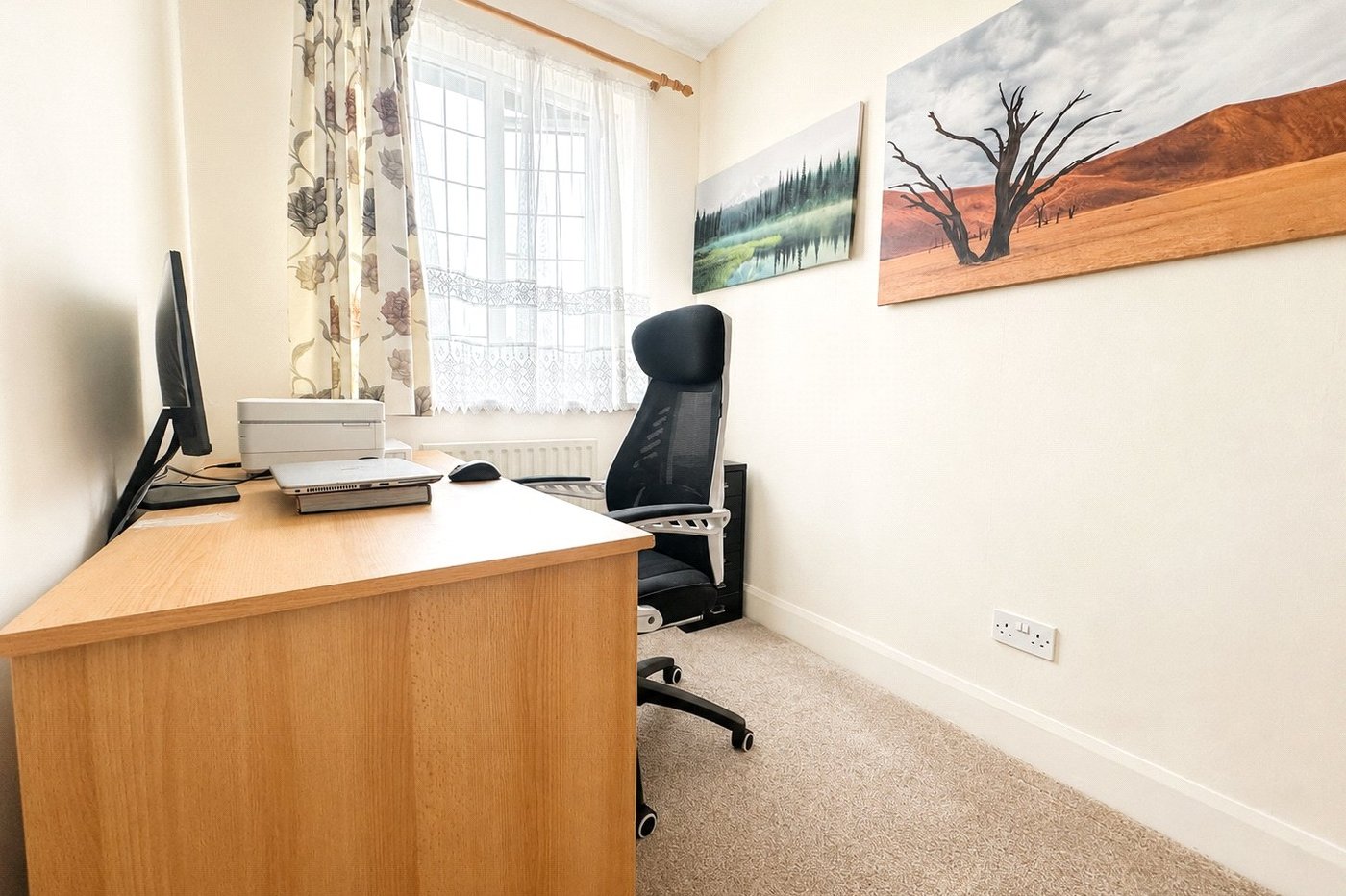 3 bedroom house for sale in London | Robinson Jackson