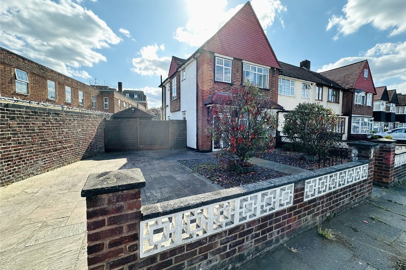 3 bedroom house for sale in London | Robinson Jackson