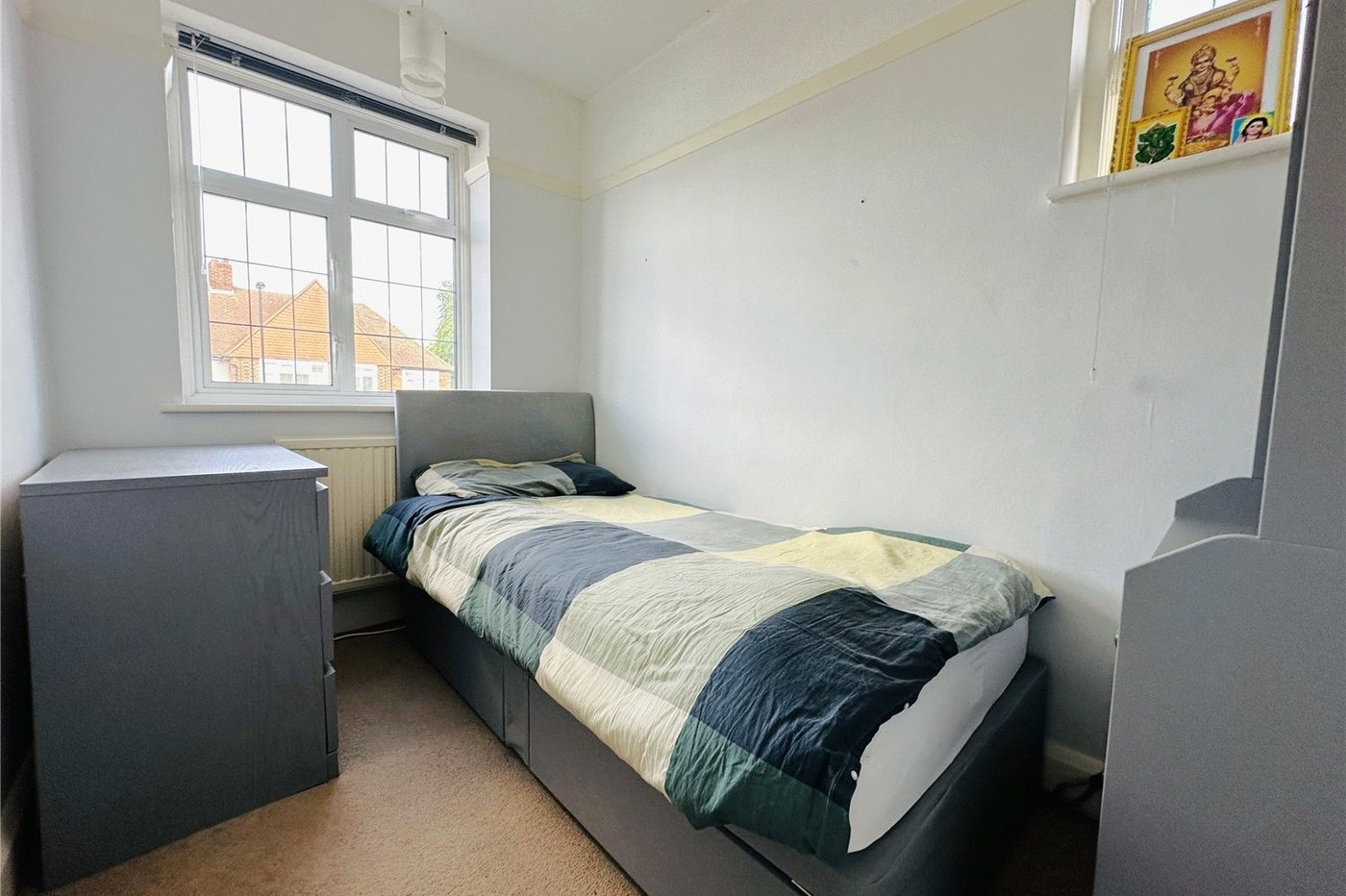 3 bedroom house for sale in London | Robinson Jackson