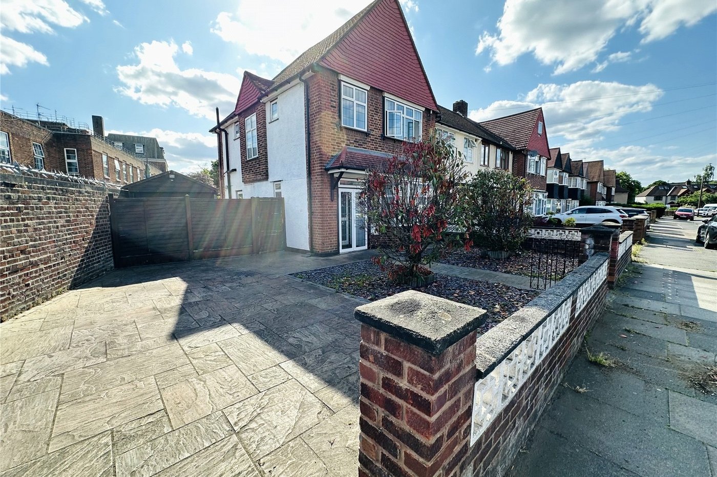 3 bedroom house for sale in London | Robinson Jackson