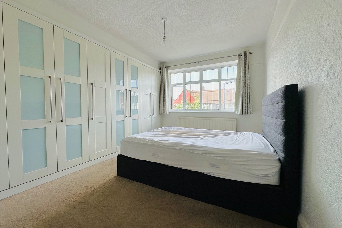 3 bedroom house for sale in London | Robinson Jackson