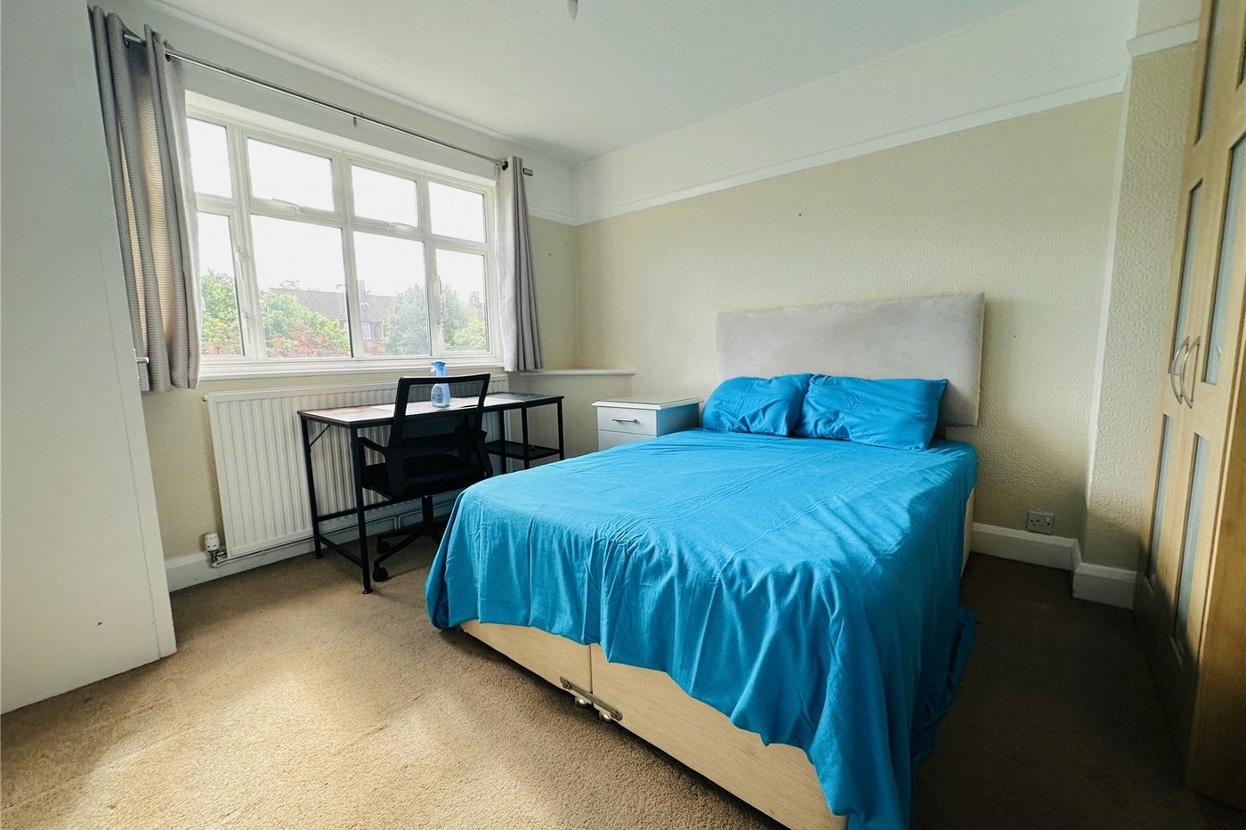 3 bedroom house for sale in London | Robinson Jackson