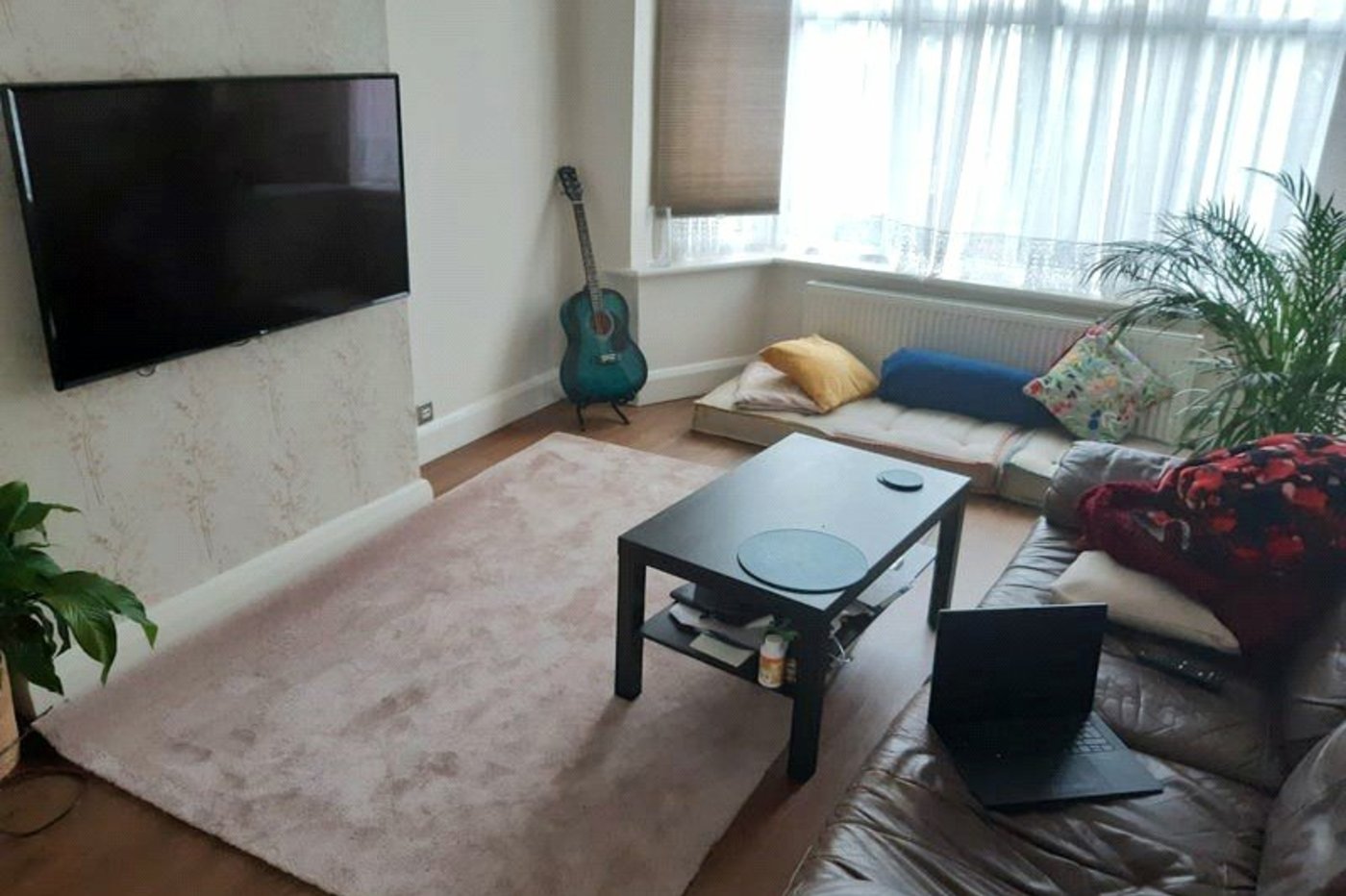 3 bedroom house for sale in London | Robinson Jackson