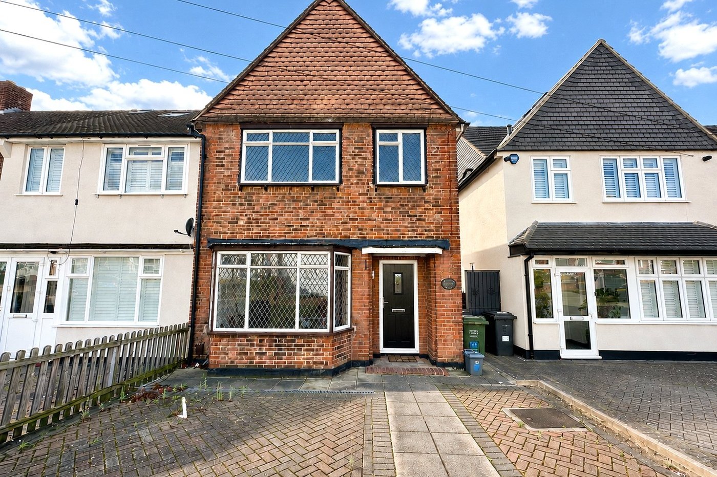 3 bedroom house for sale in London | Robinson Jackson