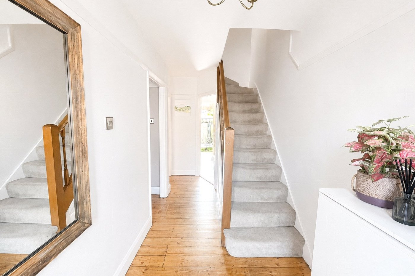3 bedroom house for sale in London | Robinson Jackson
