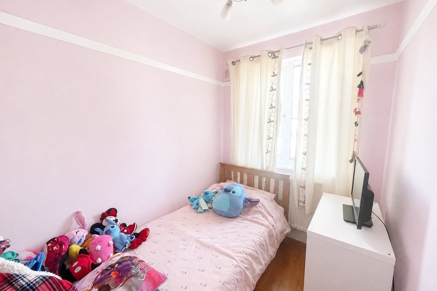 3 bedroom house for sale in London | Robinson Jackson