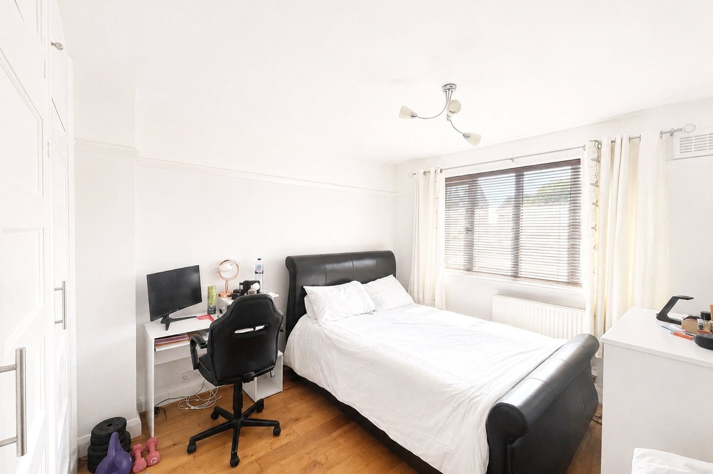 3 bedroom house for sale in London | Robinson Jackson