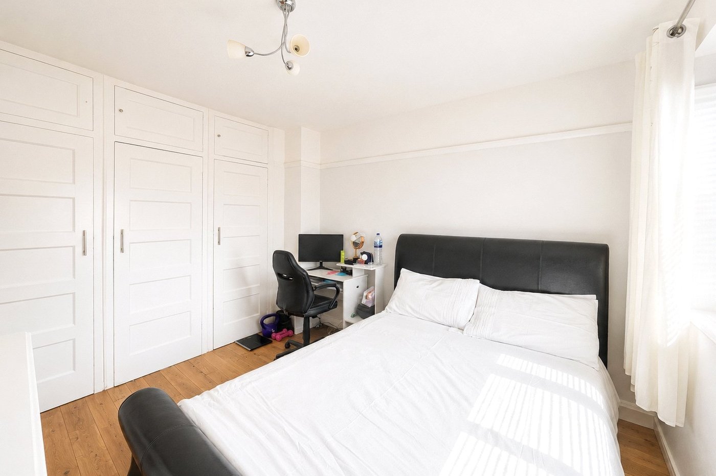 3 bedroom house for sale in London | Robinson Jackson