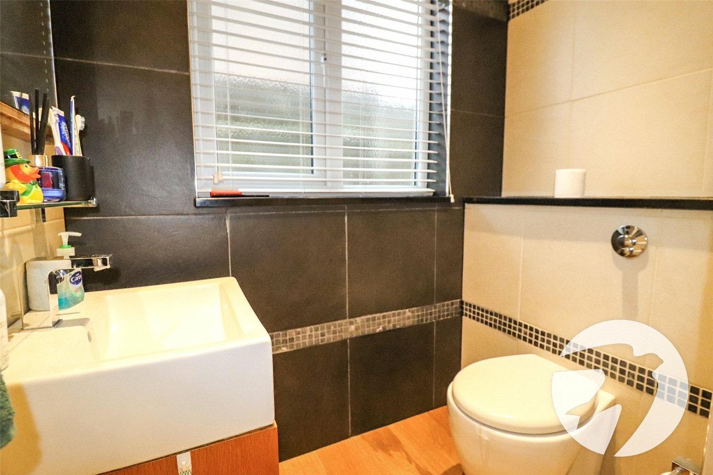 2 bedroom bungalow for sale in Bexleyheath | Robinson Jackson