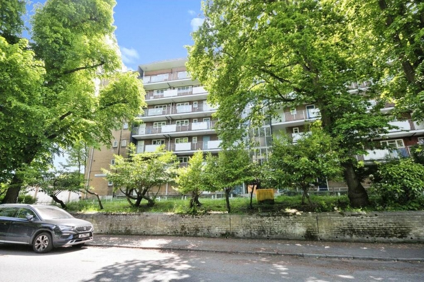 3 bedroom property for sale in Crescent Wood Road | Robinson Jackson