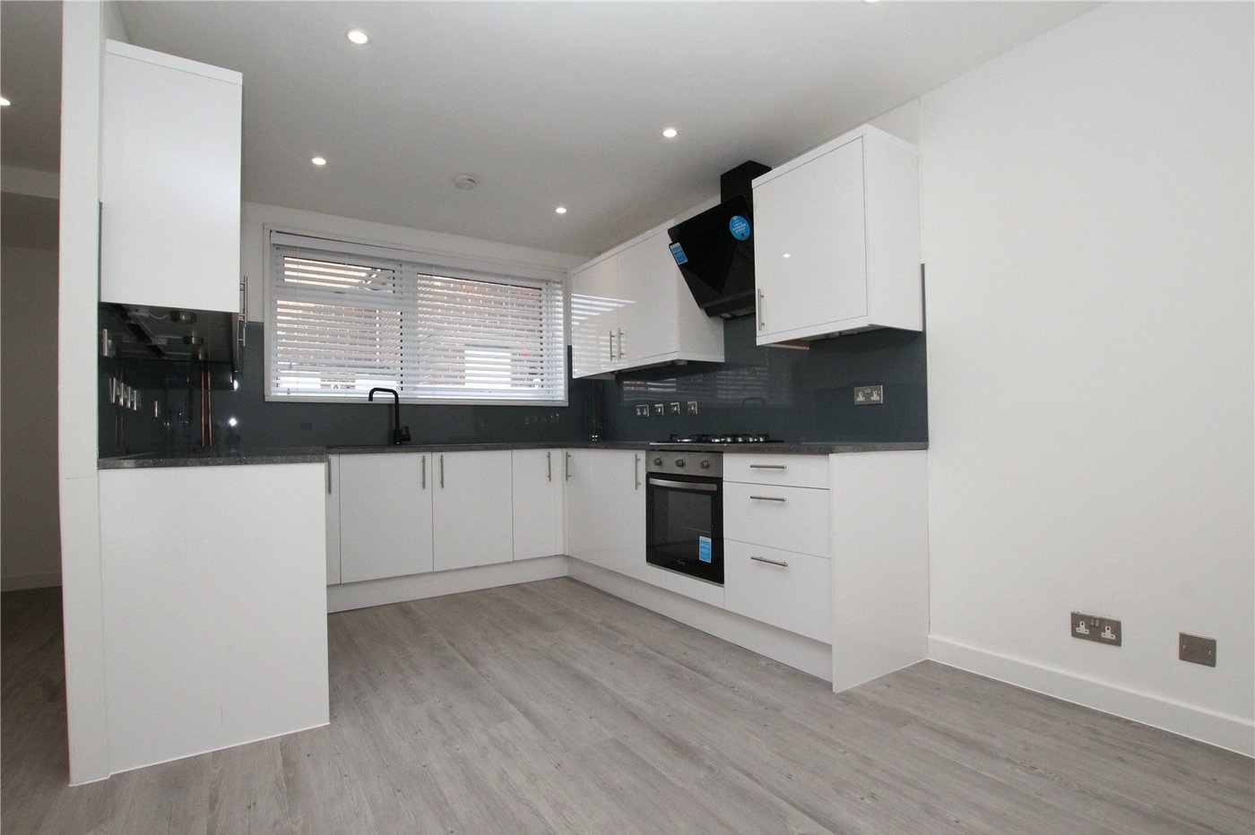 3 bedroom house for sale in London | Robinson Jackson