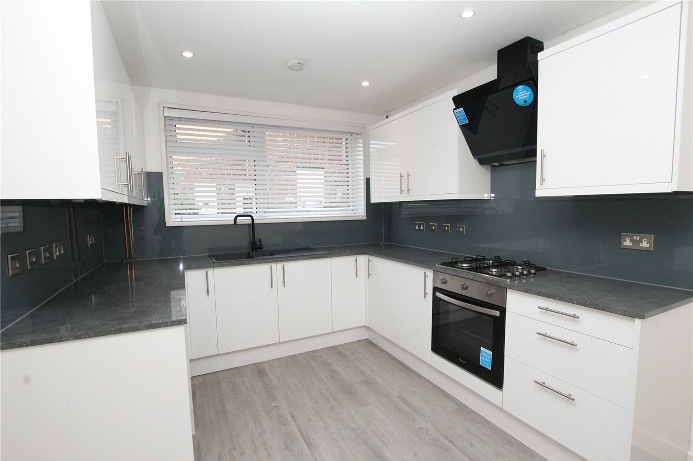 3 bedroom house for sale in London | Robinson Jackson