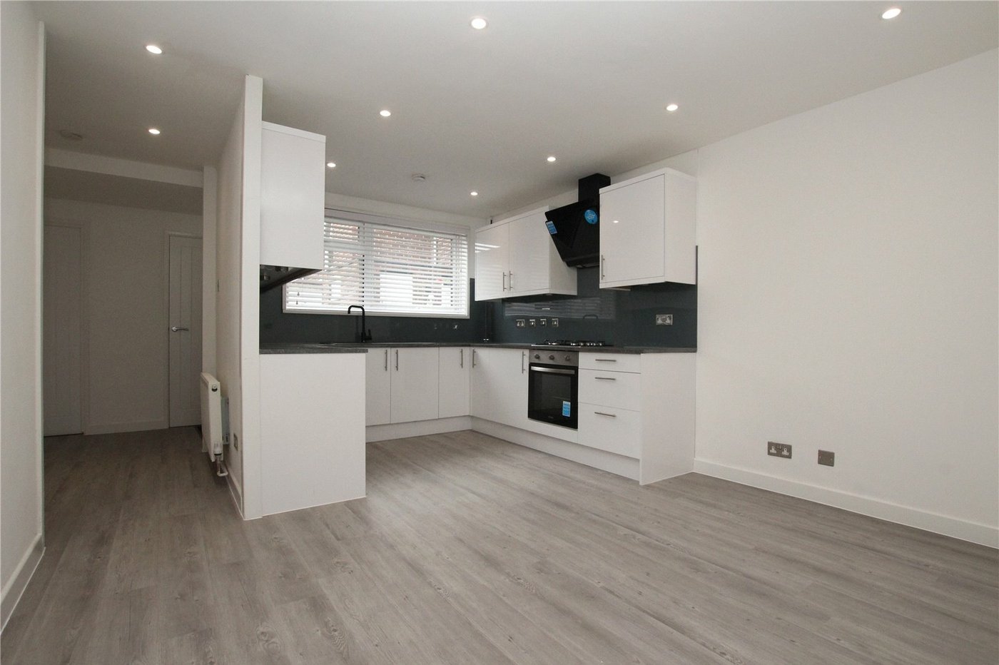 3 bedroom house for sale in London | Robinson Jackson