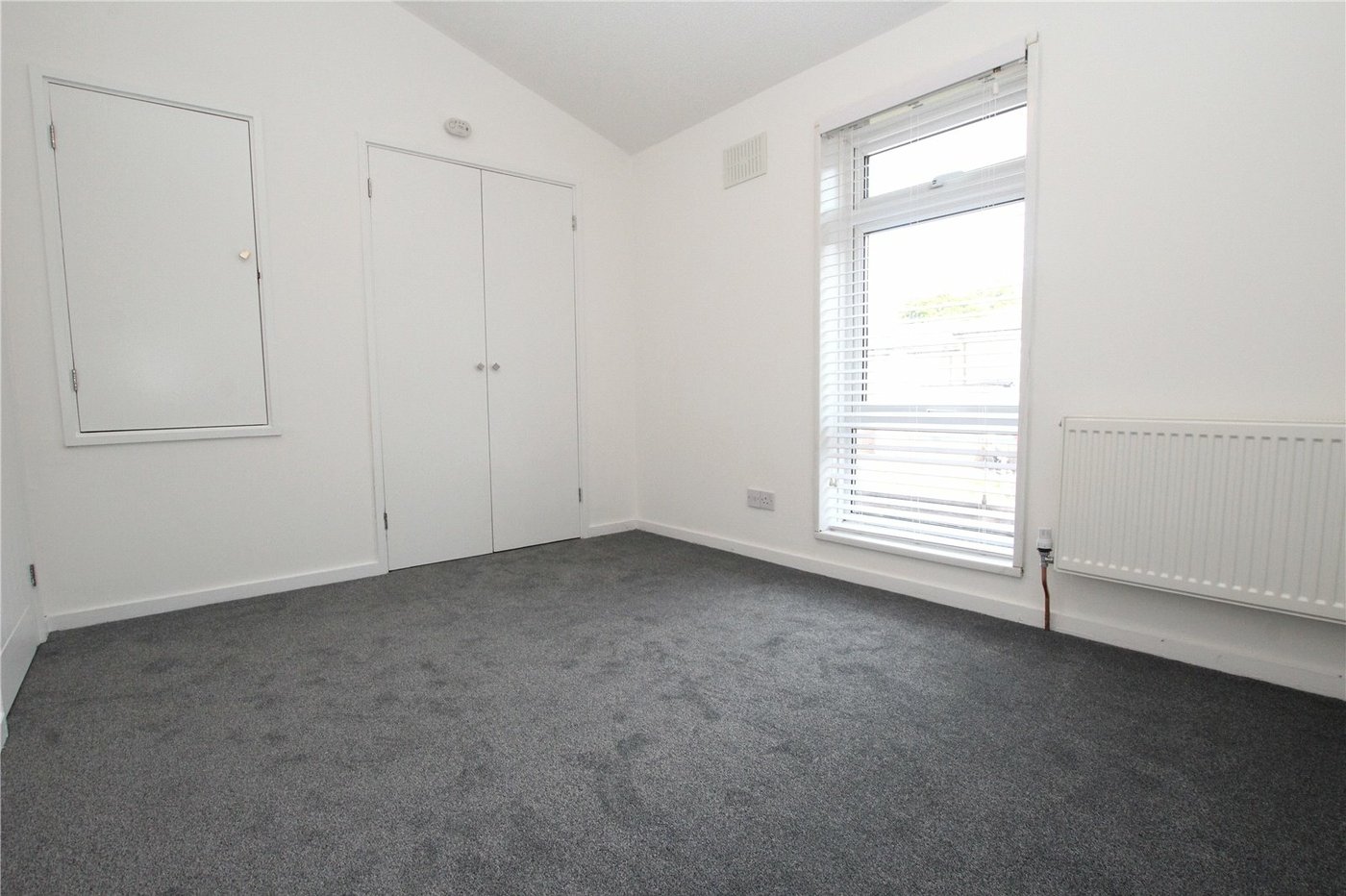 3 bedroom house for sale in London | Robinson Jackson