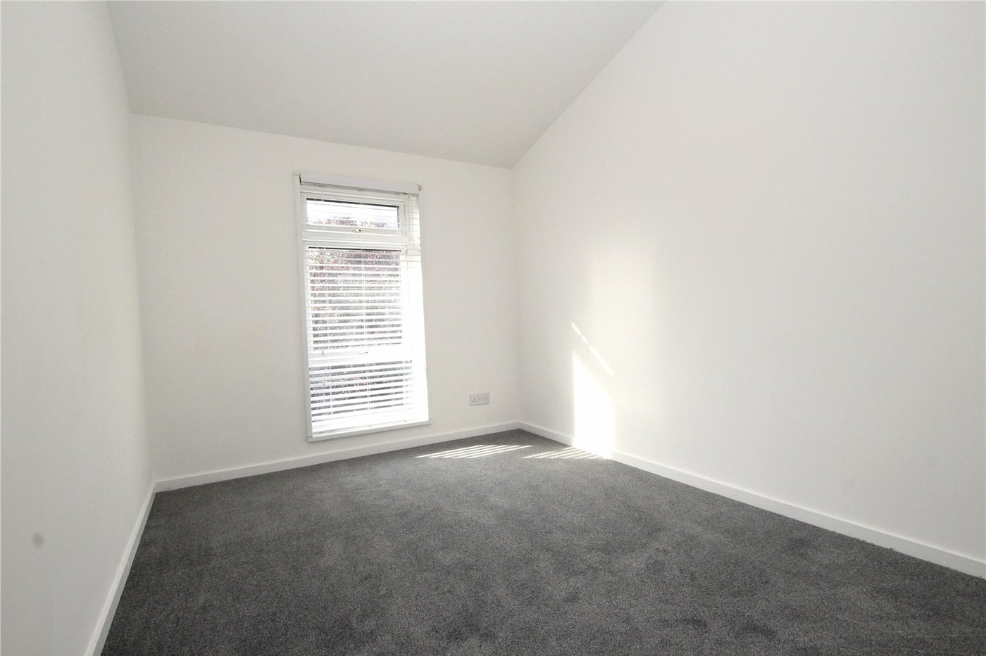 3 bedroom house for sale in London | Robinson Jackson