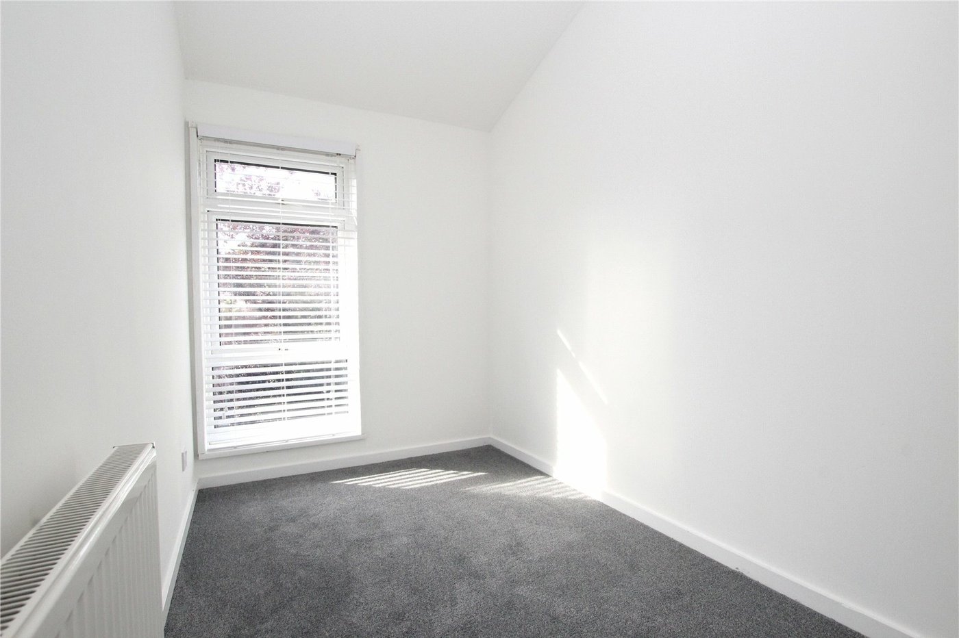 3 bedroom house for sale in London | Robinson Jackson