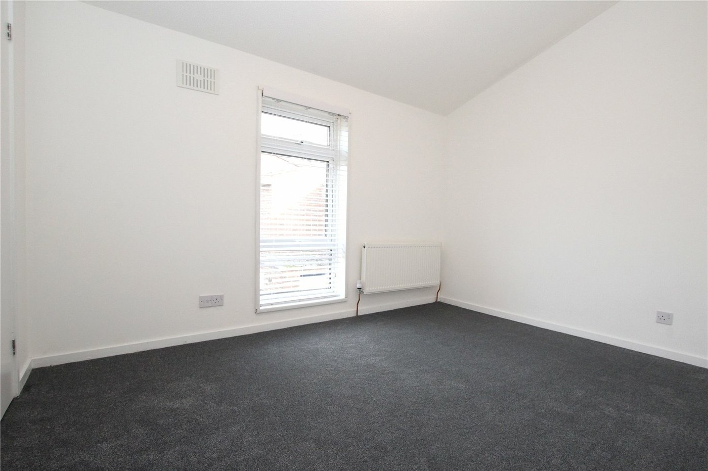 3 bedroom house for sale in London | Robinson Jackson