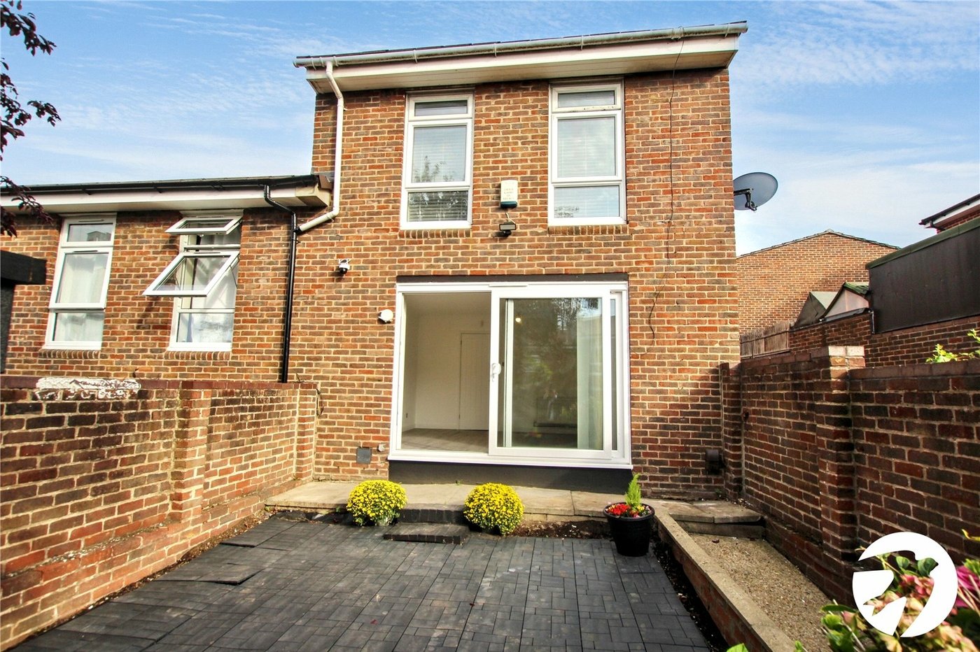 3 bedroom house for sale in London | Robinson Jackson