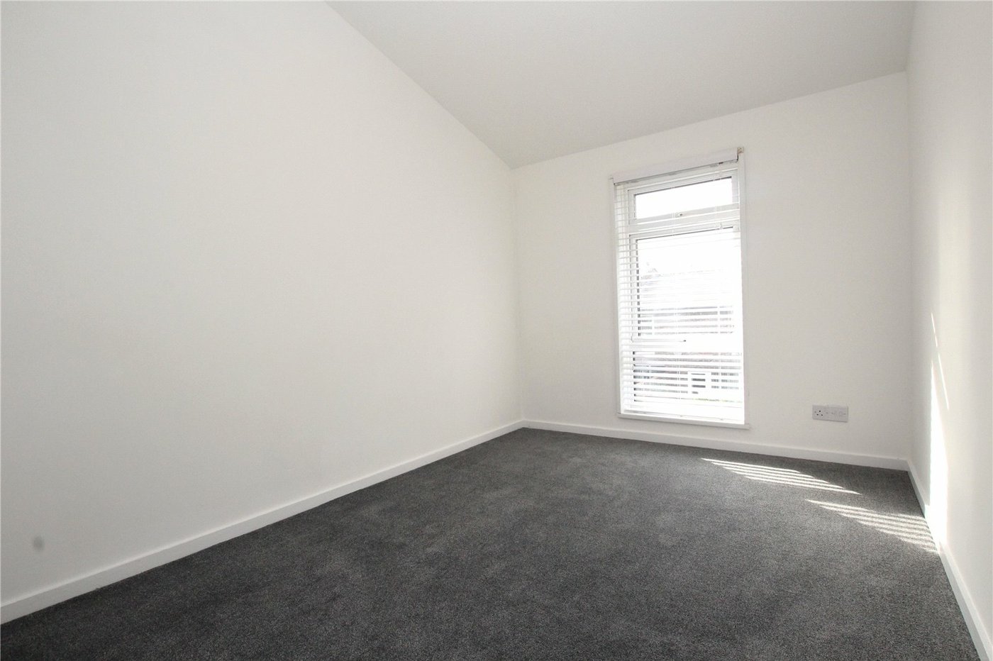 3 bedroom house for sale in London | Robinson Jackson