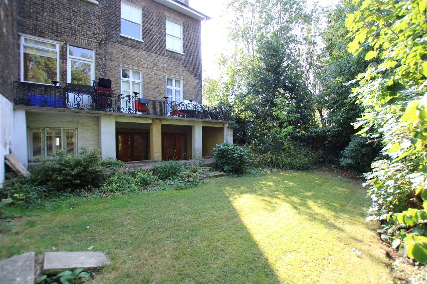 3 bedroom property for sale in Eltham | Robinson Jackson