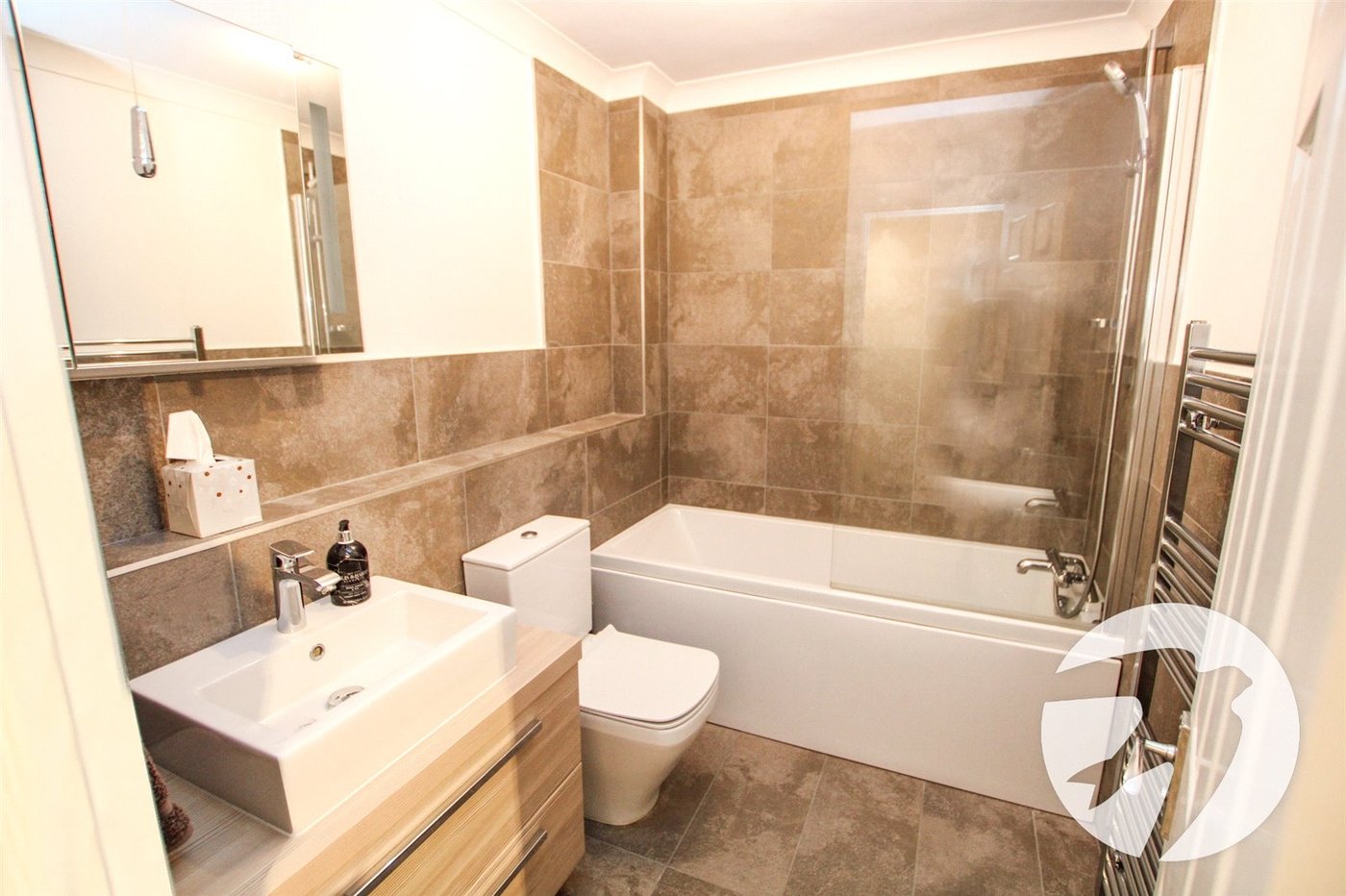 2 bedroom property for sale in London | Robinson Jackson