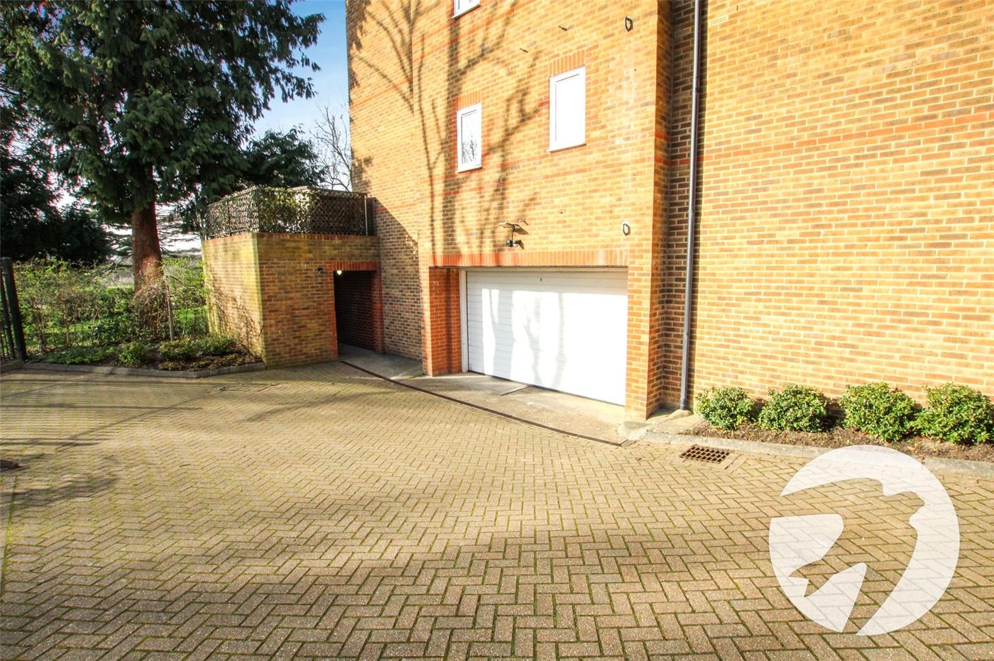 2 bedroom property for sale in London | Robinson Jackson