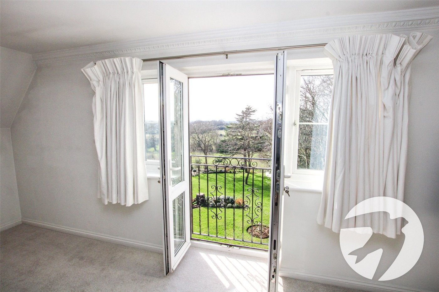 2 bedroom property for sale in London | Robinson Jackson