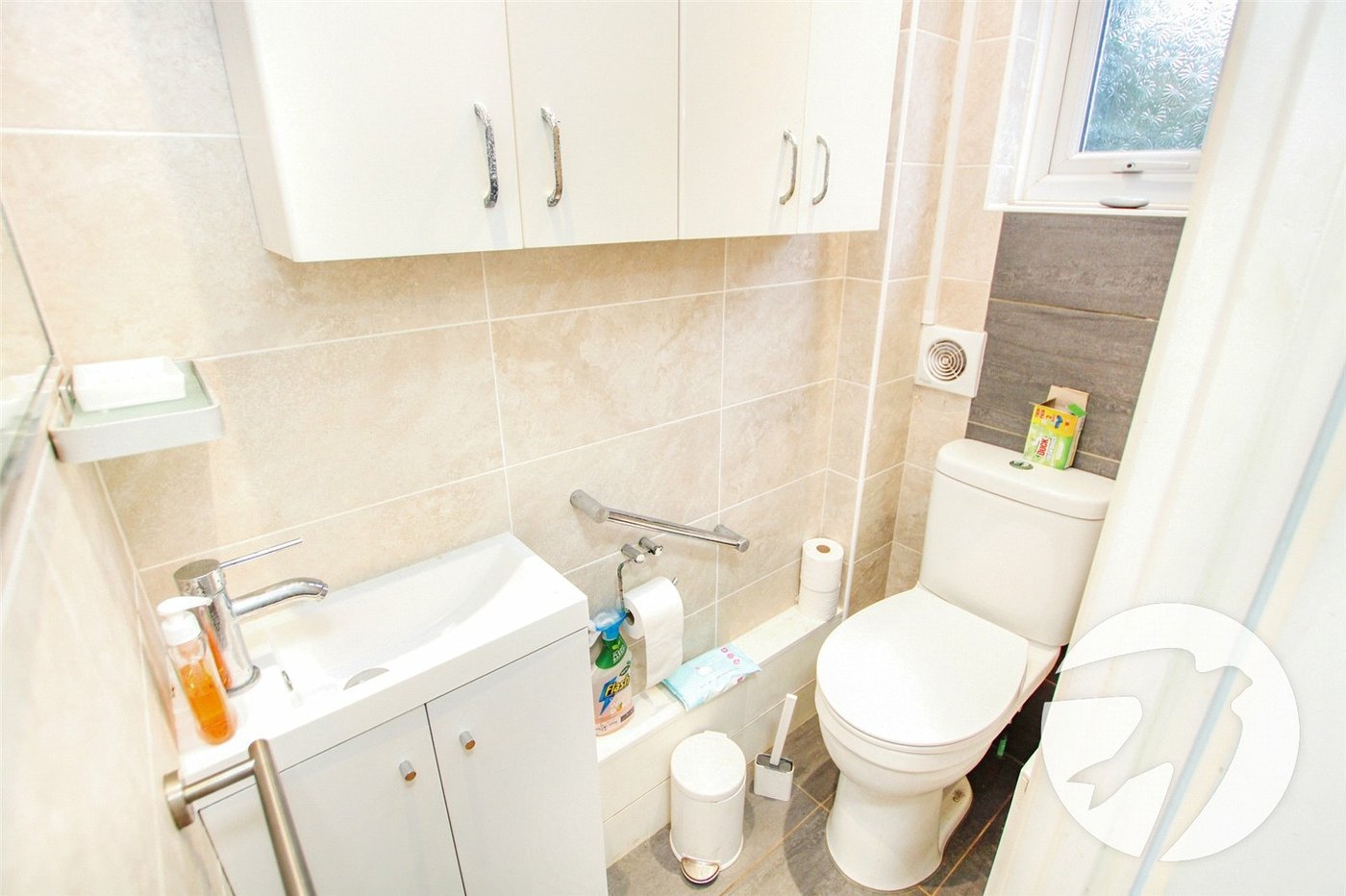 3 bedroom house for sale in London | Robinson Jackson