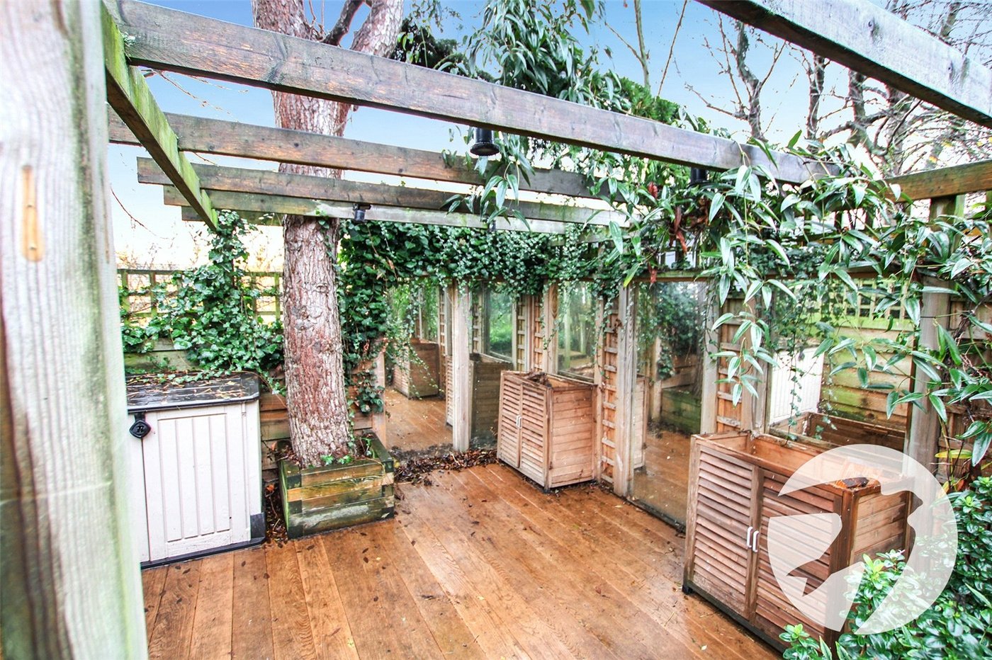 3 bedroom house for sale in London | Robinson Jackson