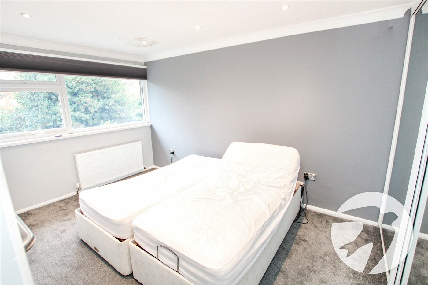 3 bedroom house for sale in London | Robinson Jackson