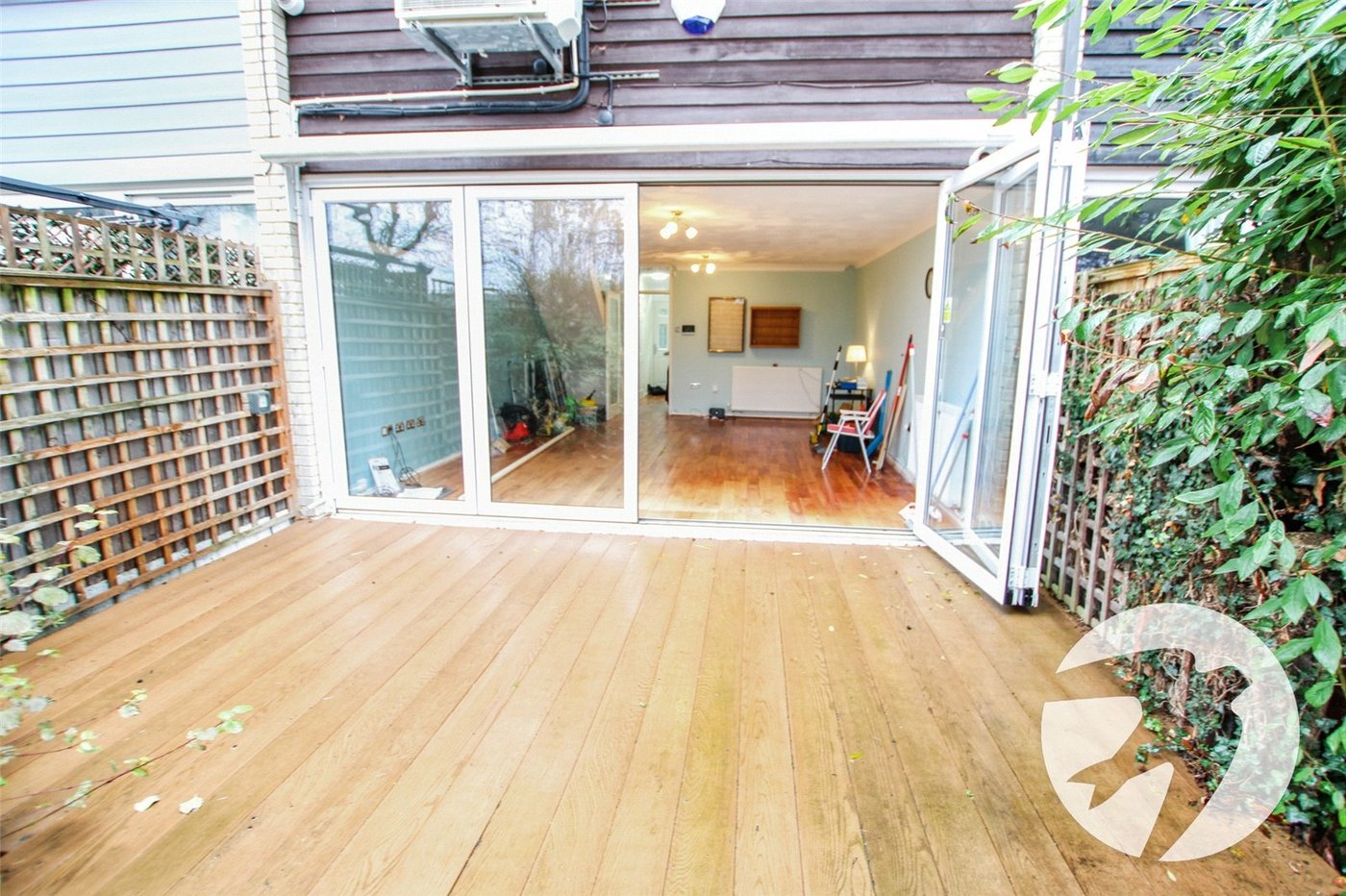 3 bedroom house for sale in London | Robinson Jackson