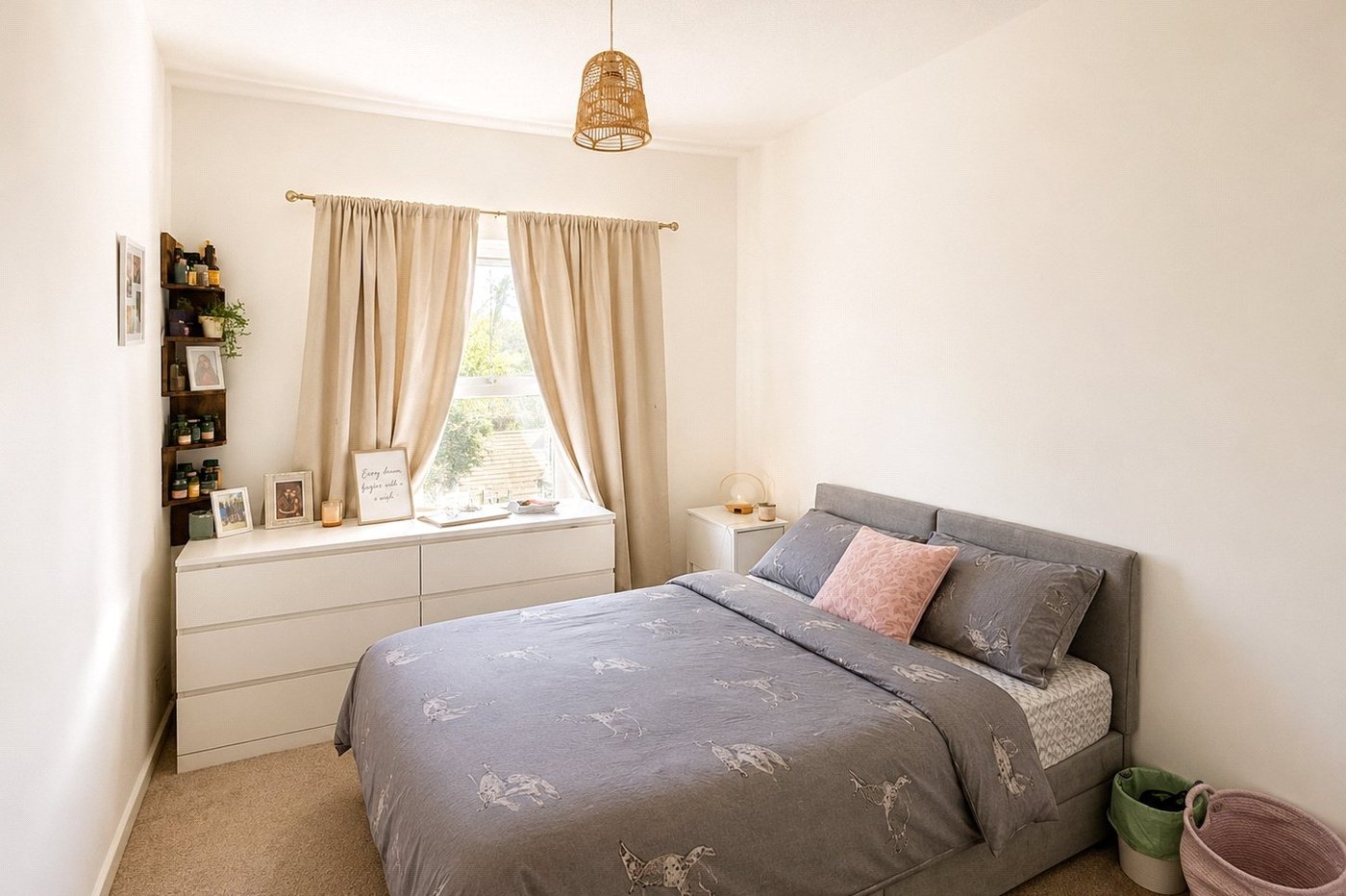 2 bedroom property for sale in London | Robinson Jackson