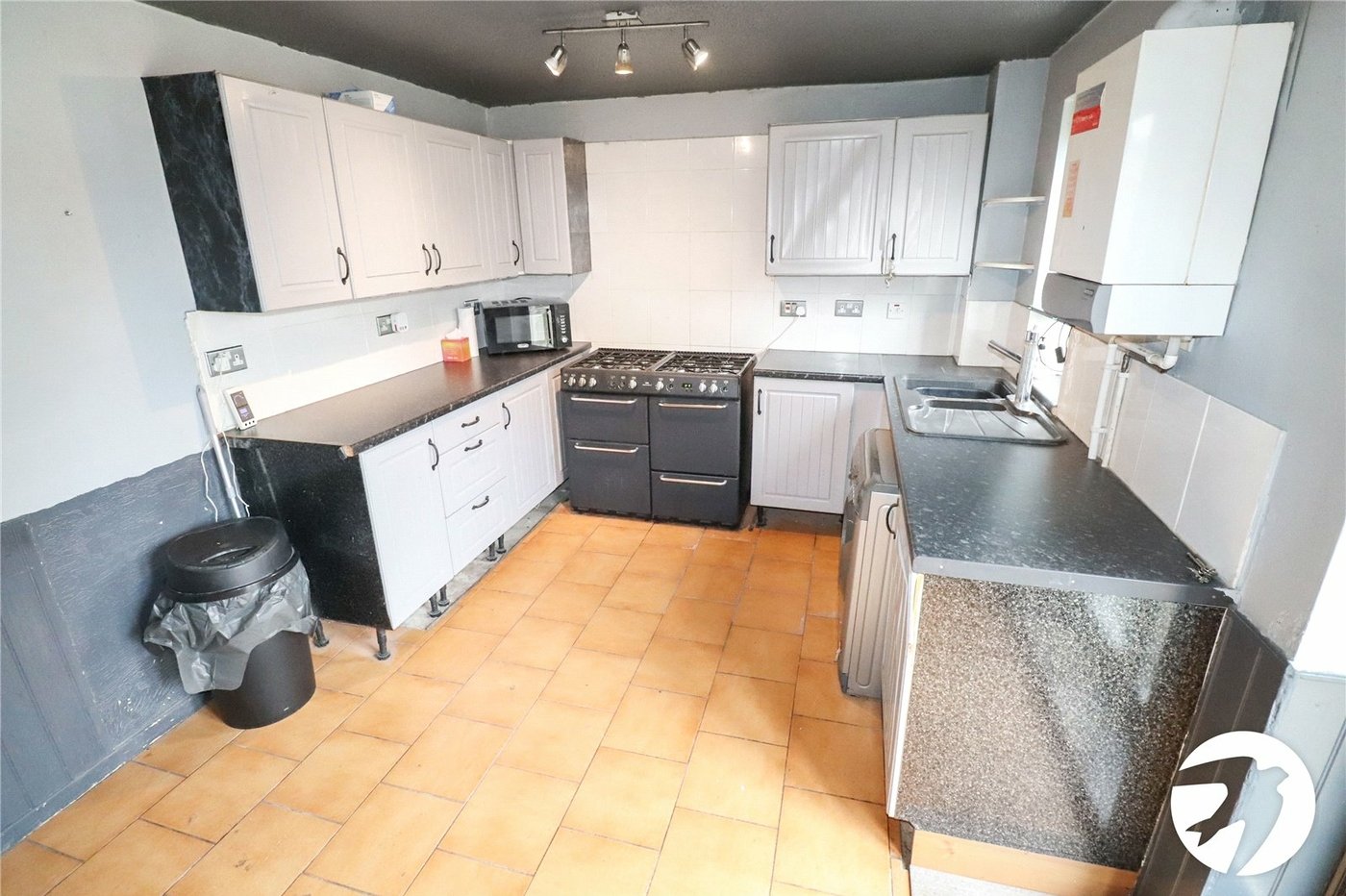 3 bedroom house for sale in London | Robinson Jackson