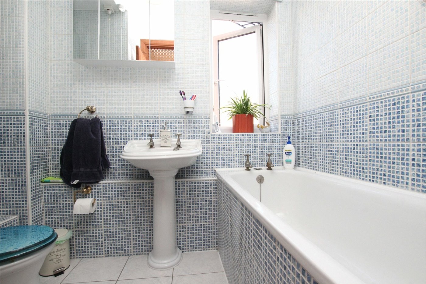 2 bedroom house for sale in Thamesmead | Robinson Jackson
