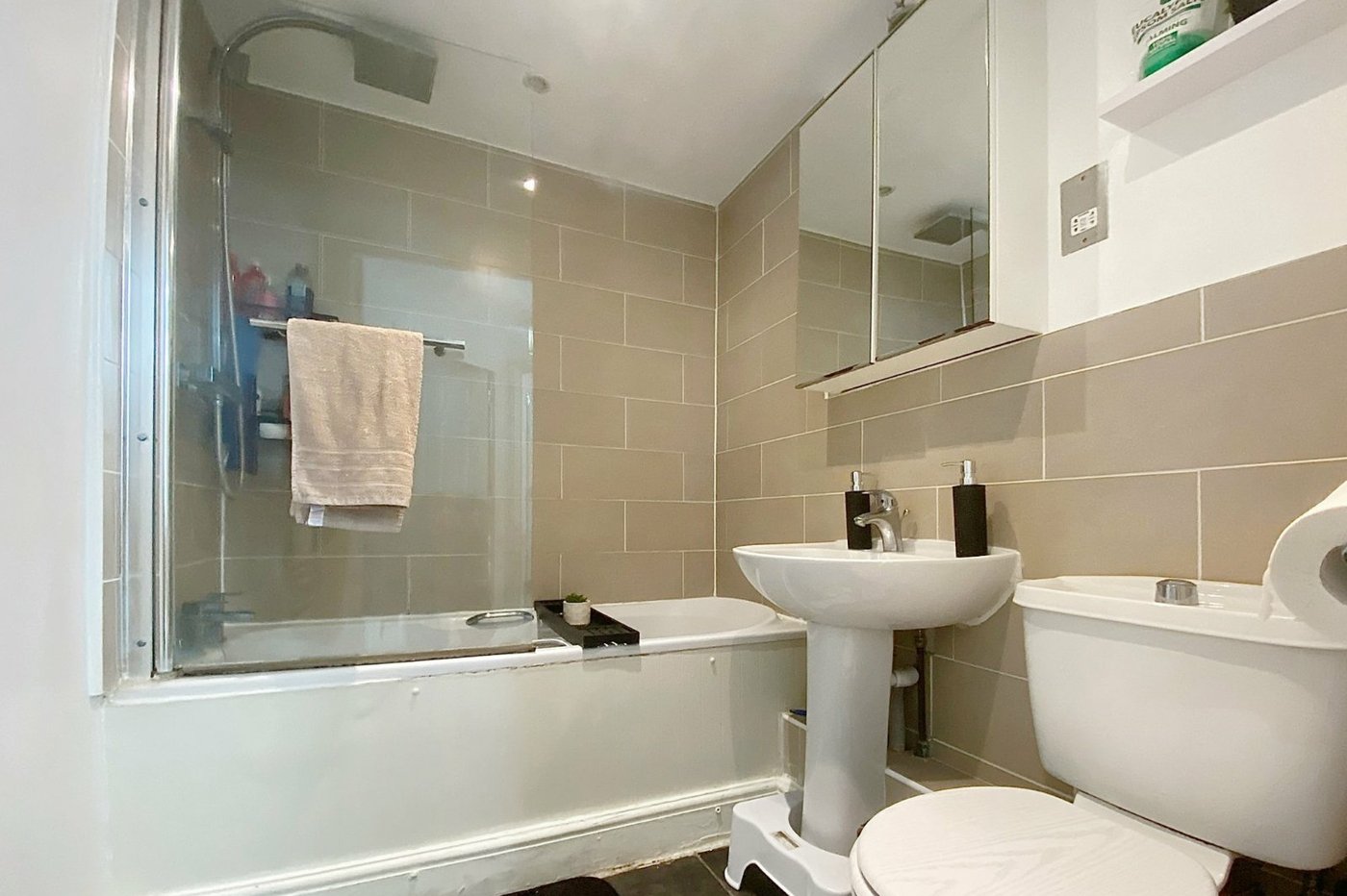 2 bedroom property for sale in Northfleet | Robinson Michael & Jackson