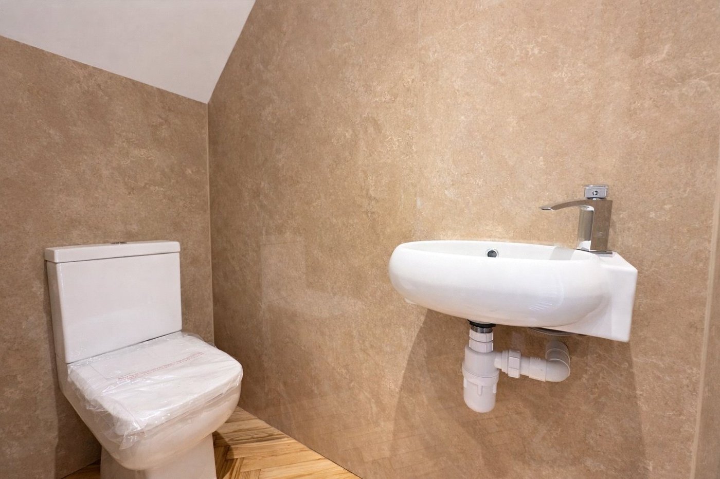 3 bedroom house for sale in London | Robinson Jackson