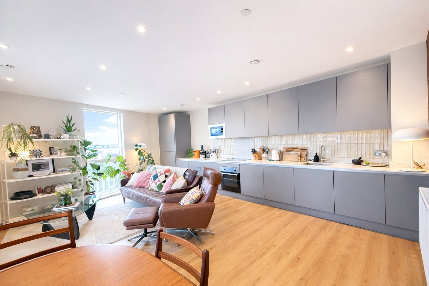 2 bedroom property for sale in London | Robinson Jackson