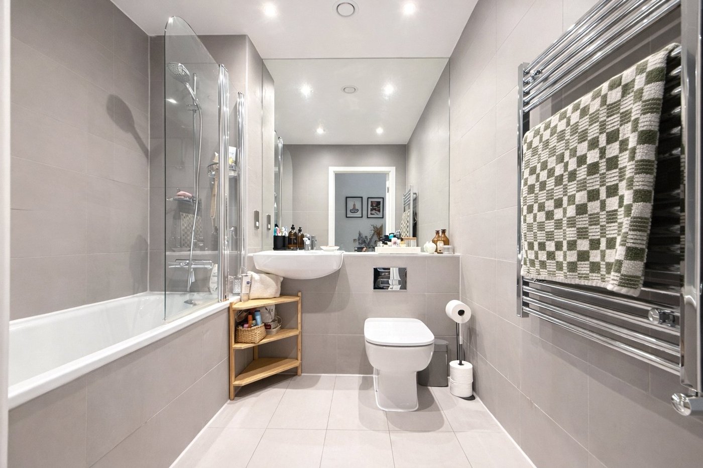 2 bedroom property for sale in London | Robinson Jackson