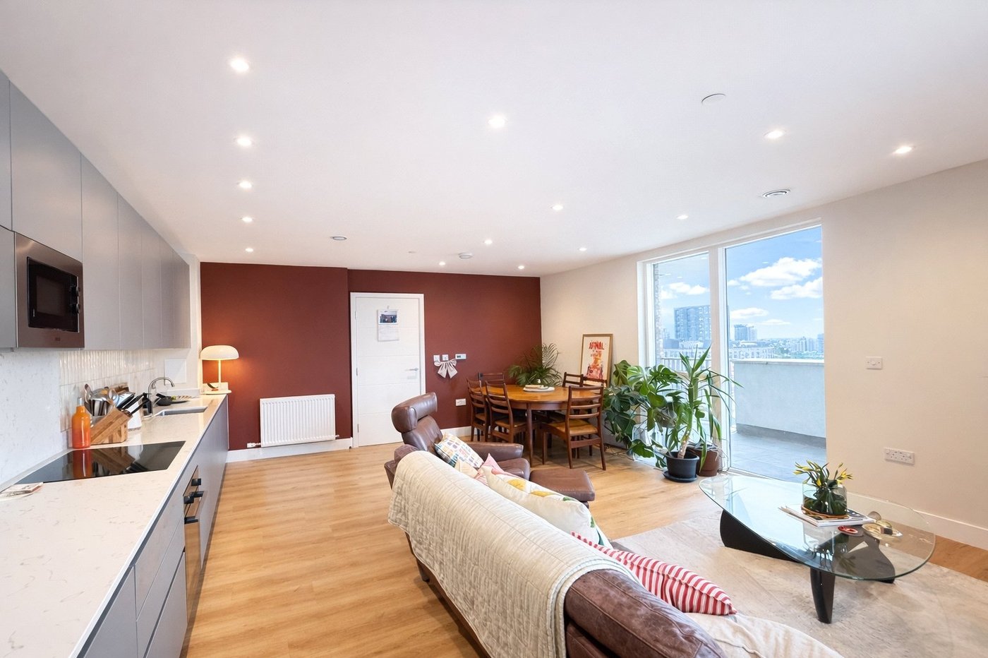 2 bedroom property for sale in London | Robinson Jackson