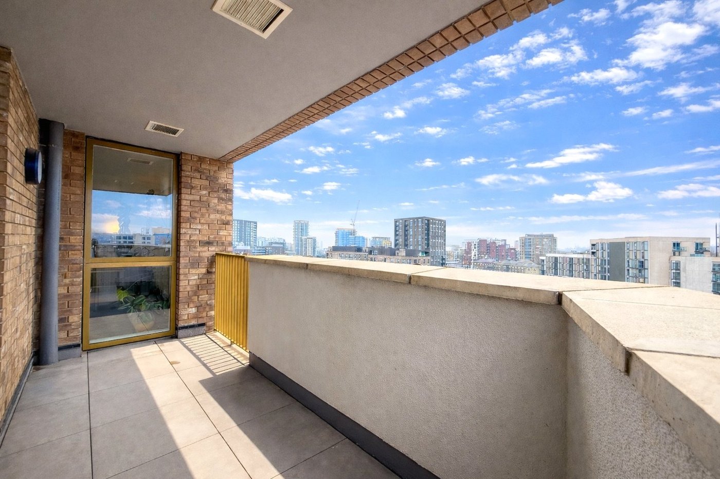 2 bedroom property for sale in London | Robinson Jackson