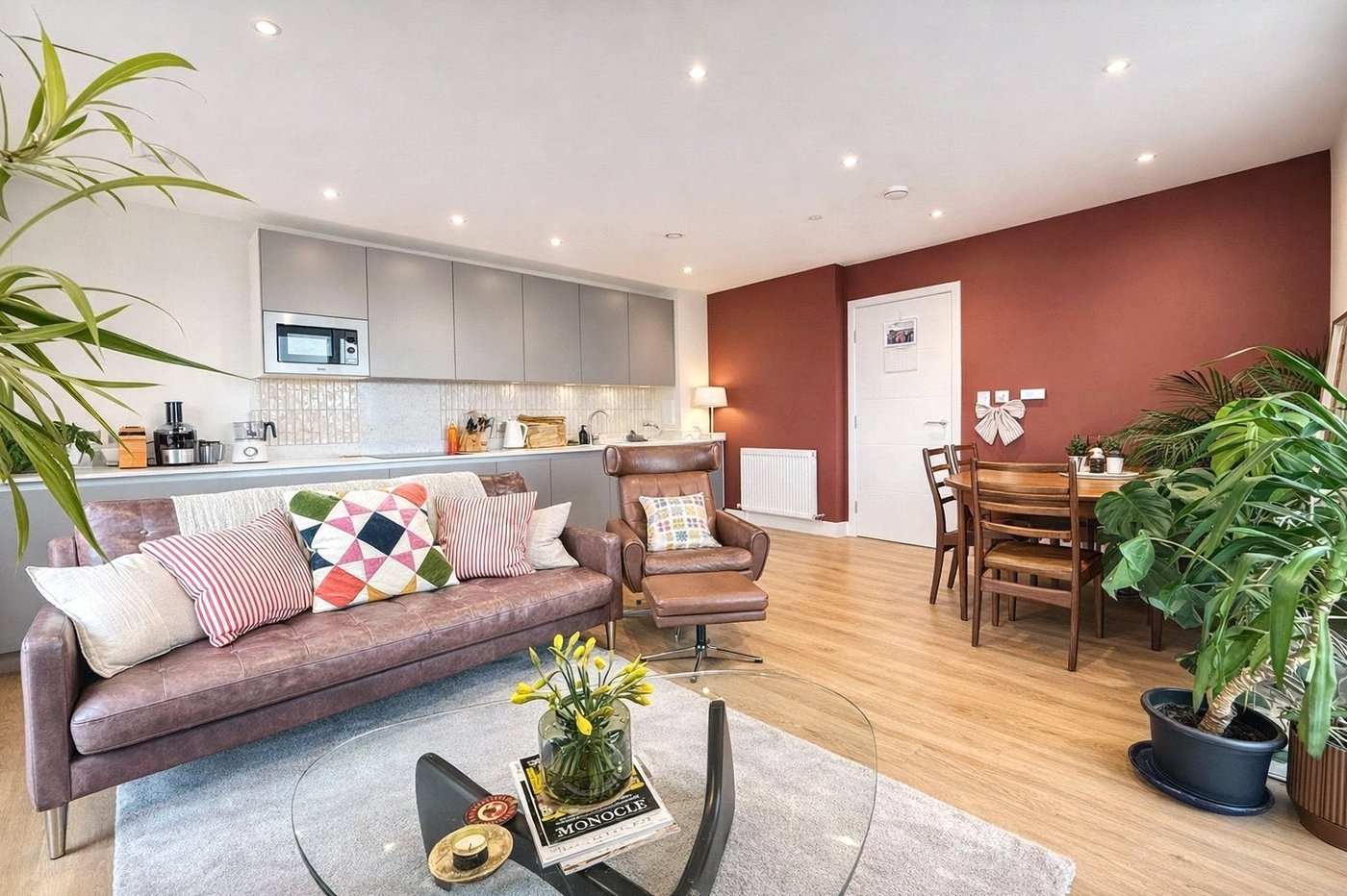 2 bedroom property for sale in London | Robinson Jackson