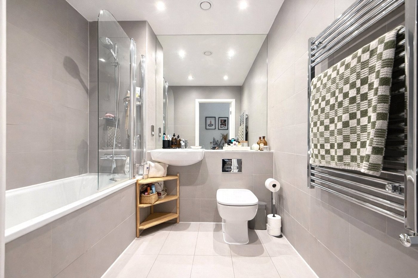 2 bedroom property for sale in London | Robinson Jackson