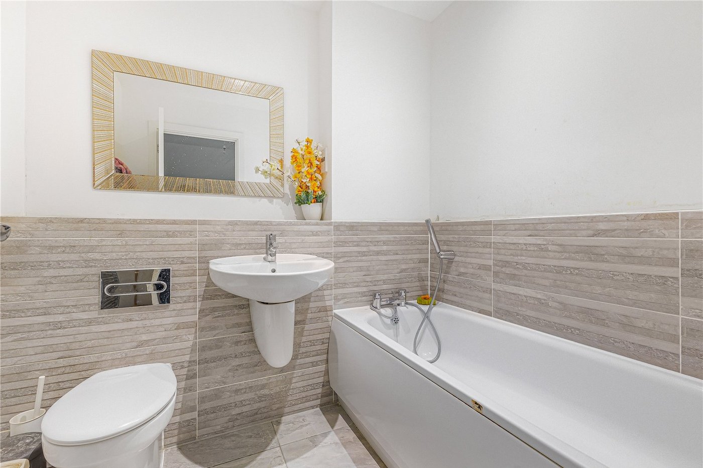 2 bedroom house for sale in Gravesend | Robinson Michael & Jackson