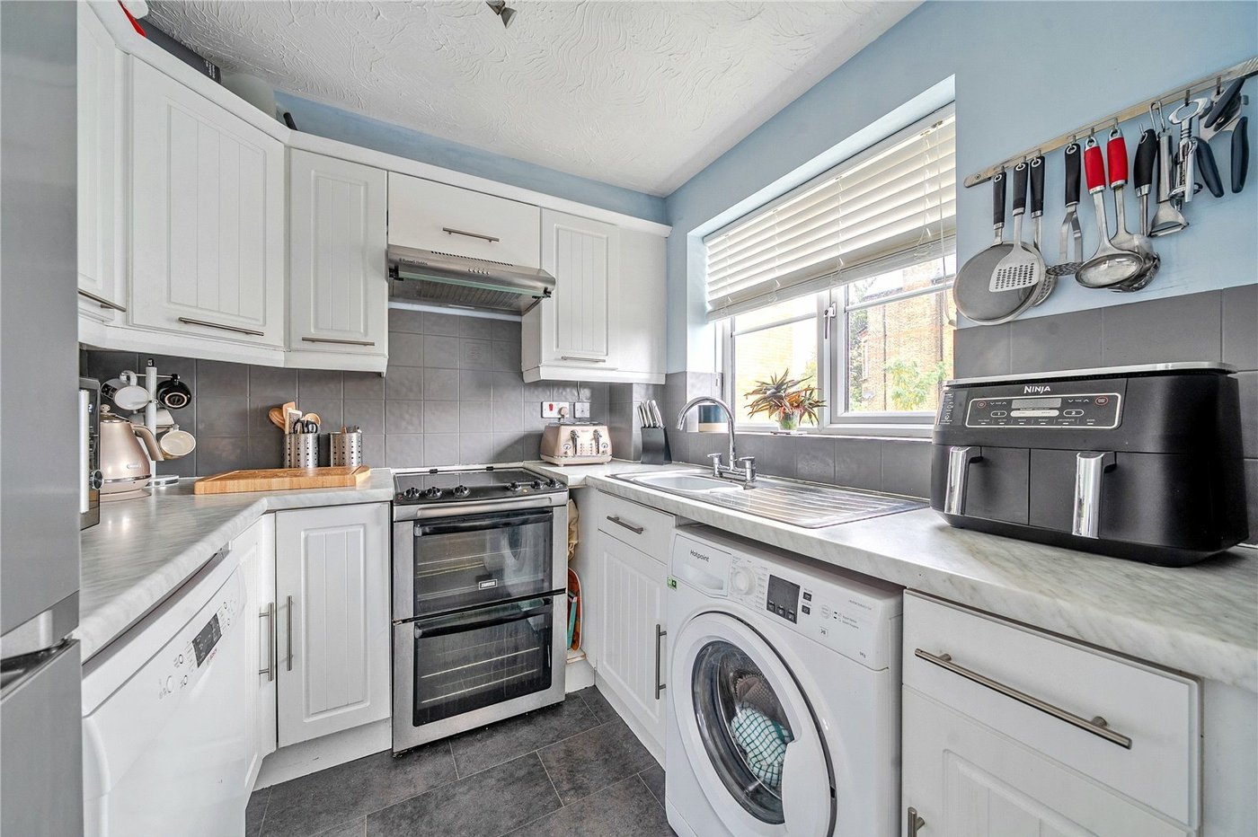 2 bedroom property to rent in  | Robinson Jackson