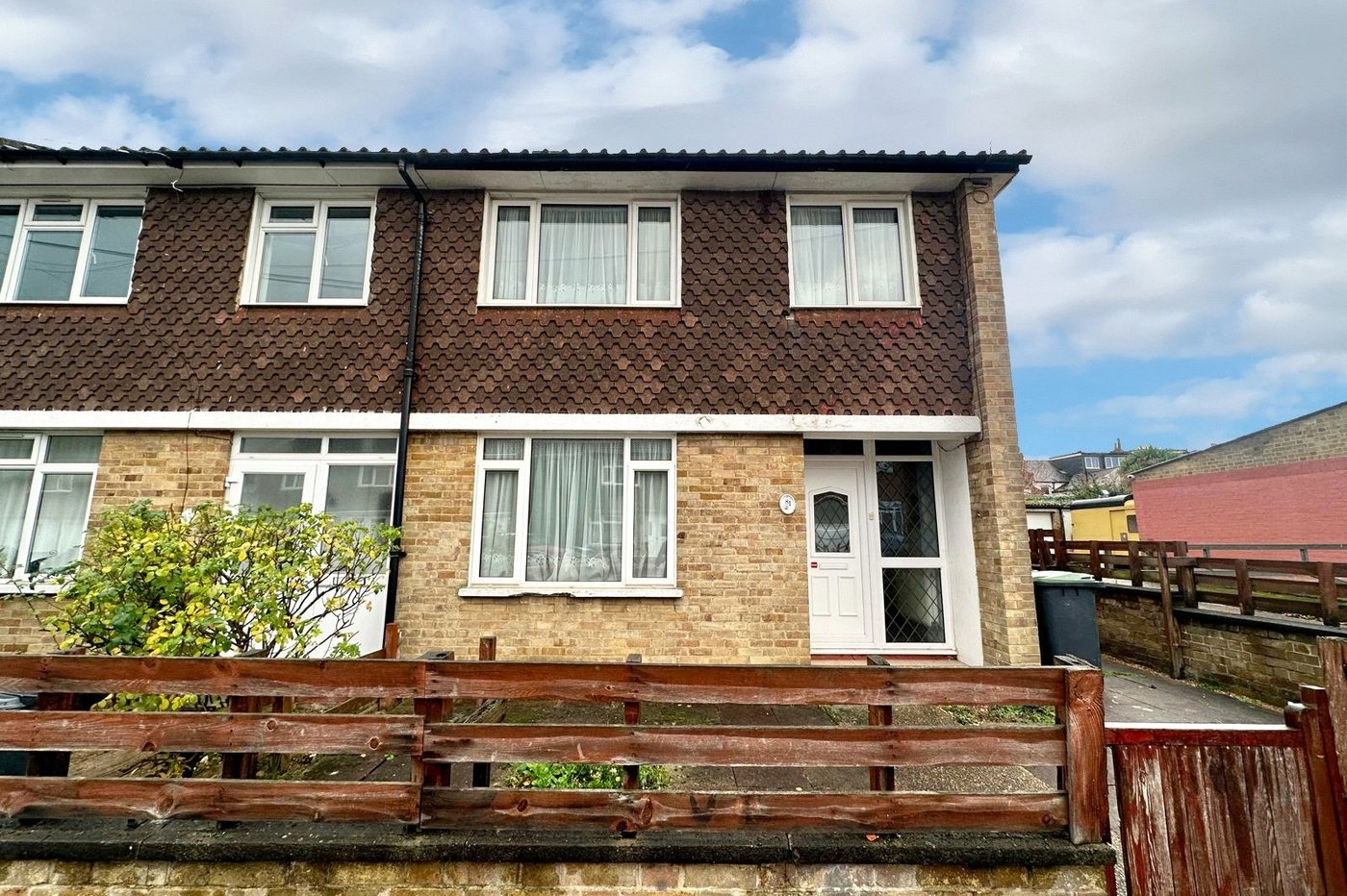 3 bedroom house for sale in London | Robinson Jackson