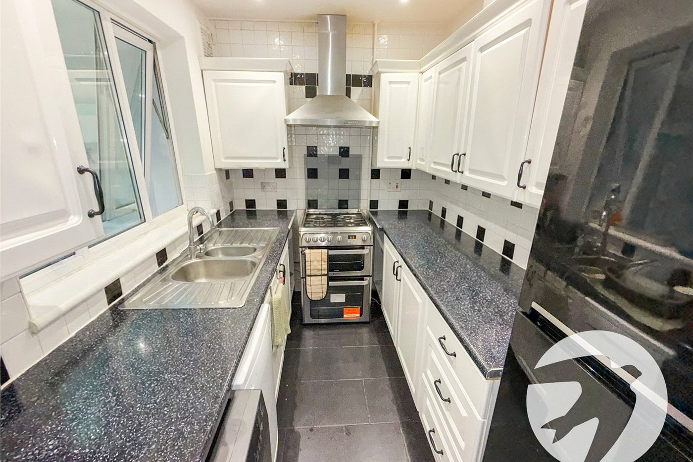 2 bedroom house for sale in London | Robinson Jackson