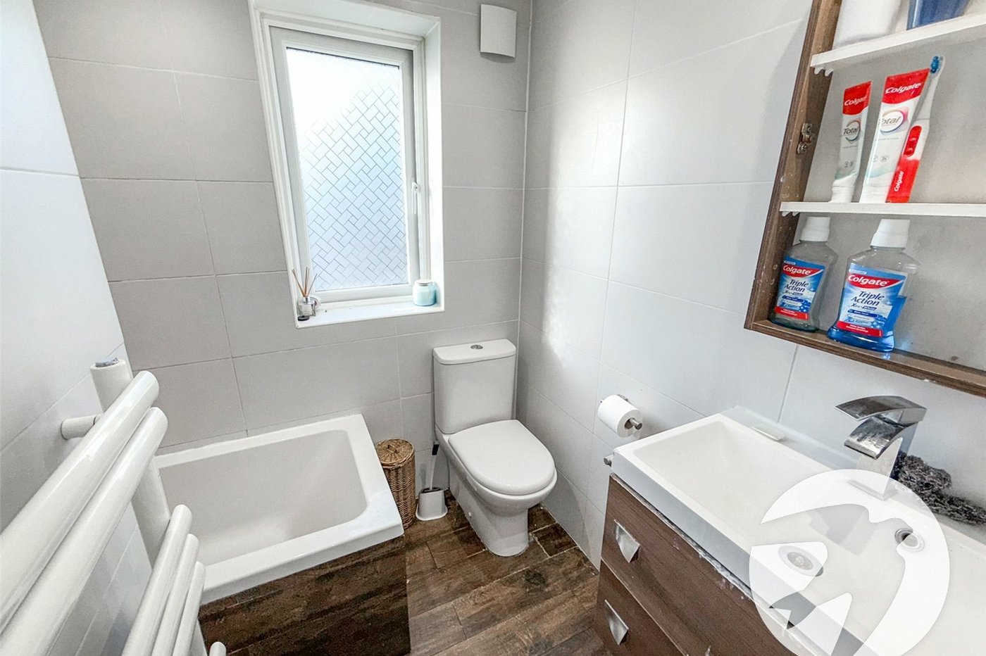 2 bedroom house for sale in London | Robinson Jackson